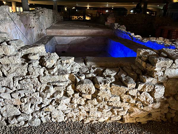 Interior del museo de las Termas romanas de Gijón