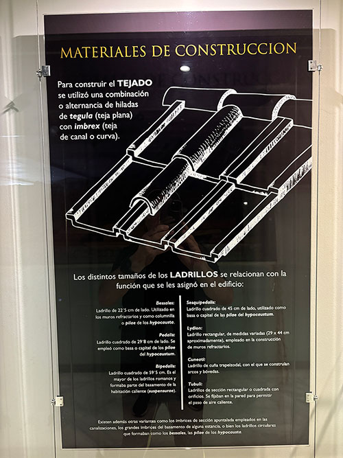 Panel explicativo de los materiales de construcción en las termas romanas de Gijón
