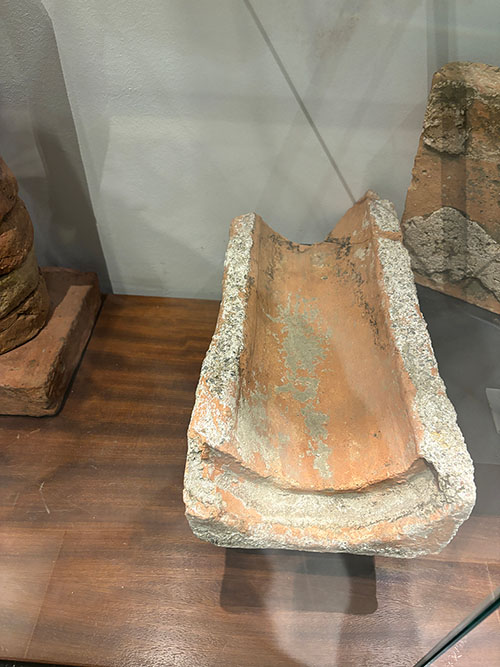 Muestra de materiales de construcción en las termas romanas de Gijón