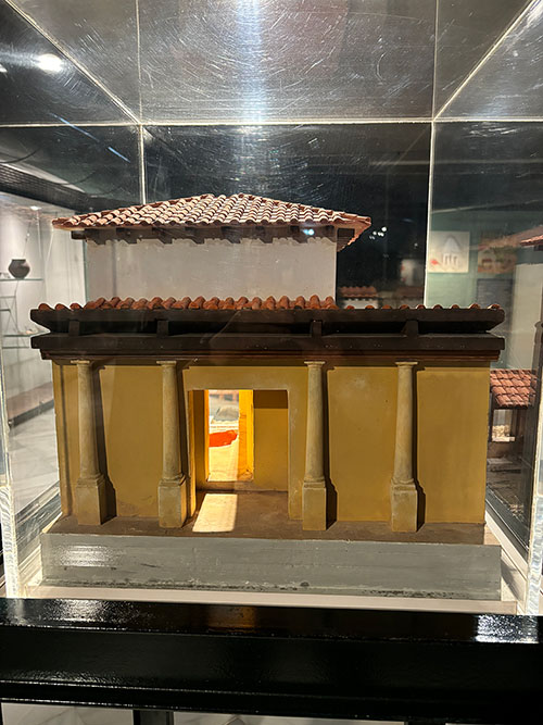 Parte de la maqueta que muestra el sistema de calor en las termas romanas de Campo Valdés en Gijón