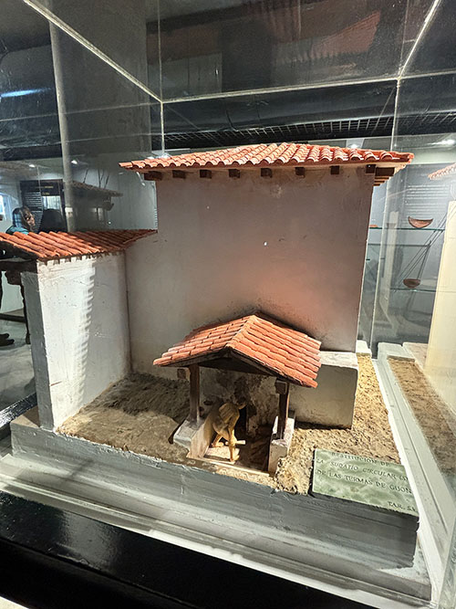 Parte de la maqueta que muestra el sistema de calor en las termas romanas de Campo Valdés en Gijón