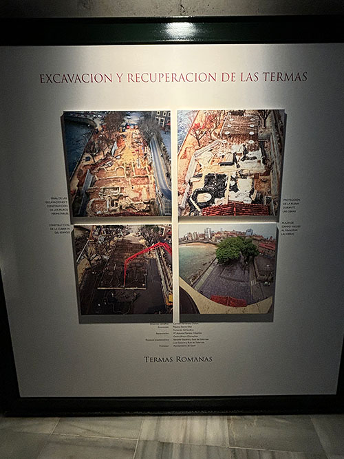 Panel explicativo sobre los trabajos de excavación de las termas romanas de Gijón