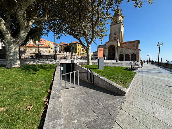 Entrada al museo de la Termas Romanas de Campo Valdés en Gijón