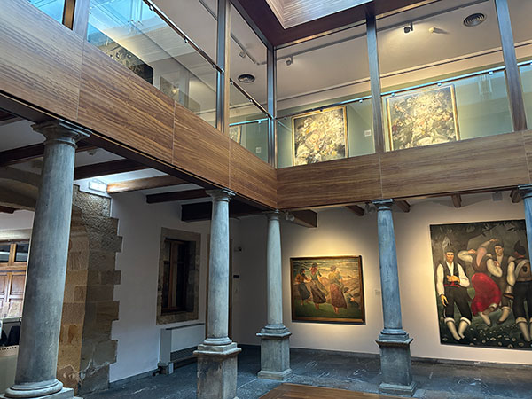 Interior del museo casa natal de Jovellanos en Gijón