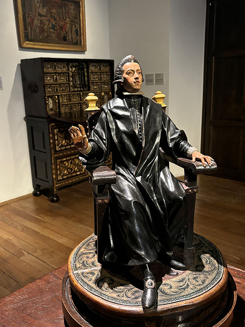 Escultura que representa al gijonés Gaspar Melchor de Jovellanos, en el museo casa natal del mismo en Gijón