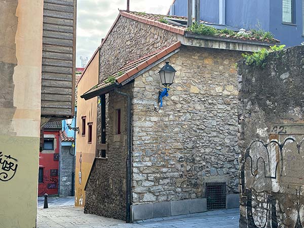 Casas de pescadores en el barrio de Cimadevilla en Gijón
