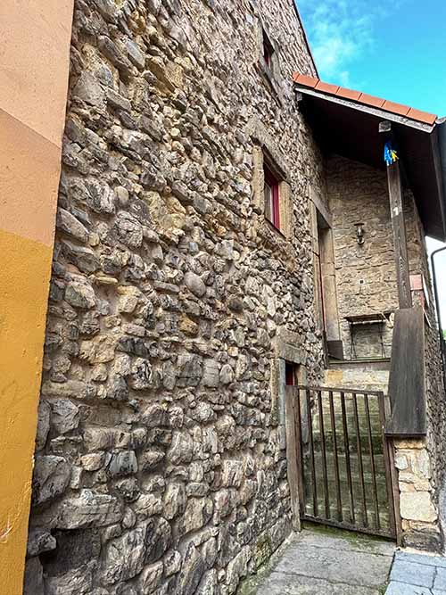 Casas de pescadores en el barrio de Cimadevilla en Gijón
