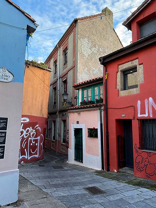 Casas de pescadores en el barrio de Cimadevilla en Gijón