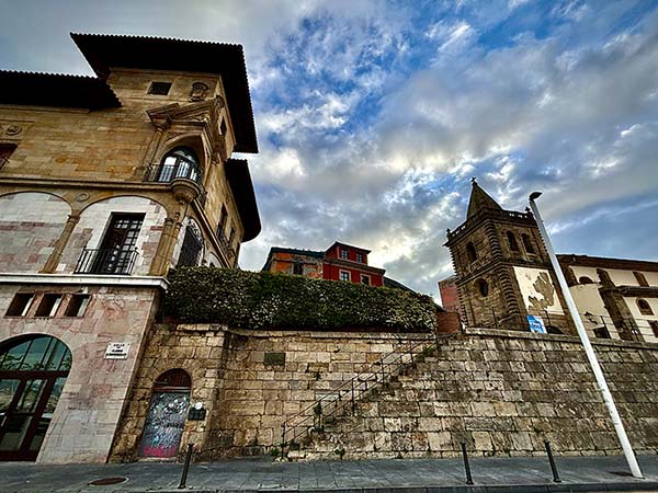 Vista parcial del barrio de Cimadevilla en Gijón