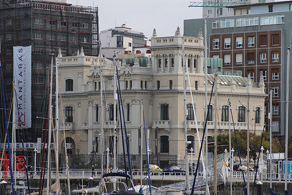 Edificio banco Urquijo en Gijón