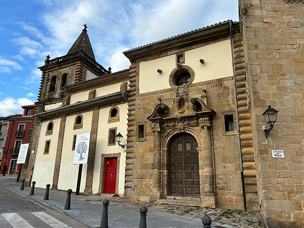 Colegiata de San Juan Bautista en Gijón