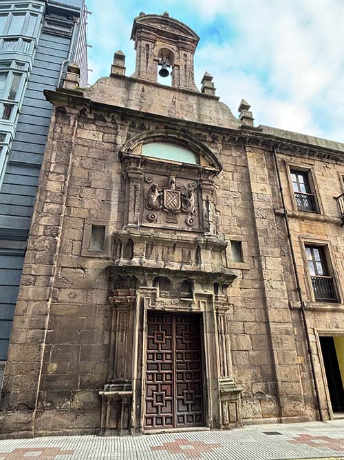 Palacio de los Jove-Huergo y capilla de la Trinidad en Gijón