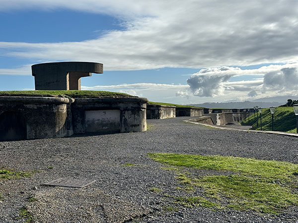 Antiguo fortín militar en el cerro de Santa Catalina en Gijón