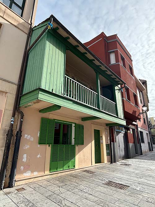 Casas de pescadores en el barrio de Cimadevilla en Gijón