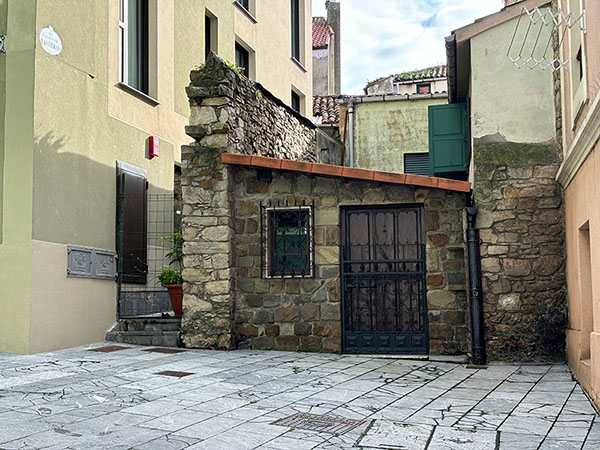 Casas de pescadores en el barrio de Cimadevilla en Gijón
