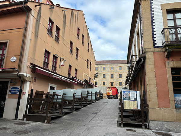 Zona de copas y restaurantes en el entorno del convento en Cimadevilla en Gijón