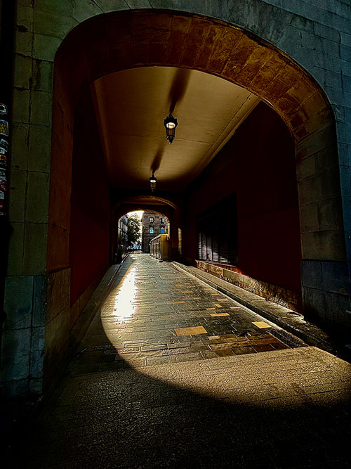 Túnel de entrada a la plaza mayor de Gijón o plaza del Ayuntamiento