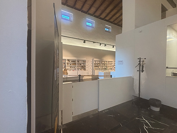 Oficina de información al visitante en el conjunto monumental de Valdediós en Asturias
