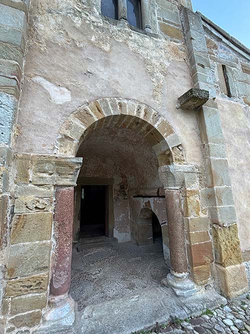 Iglesia de San Salvador de Valdediós en Asturias