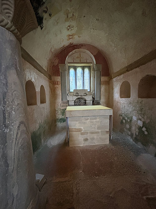 Interior de la Iglesia de San Salvador de Valdediós en Asturias