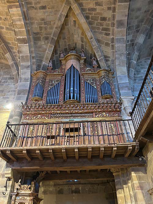 Órgano de la iglesia de Santa María la Real en Valdediós en Asturias