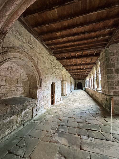 Claustro del monasterio de Valdediós en Asturias