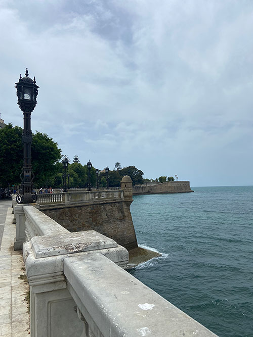 Fortaleza en la zona antigua de Cádiz
