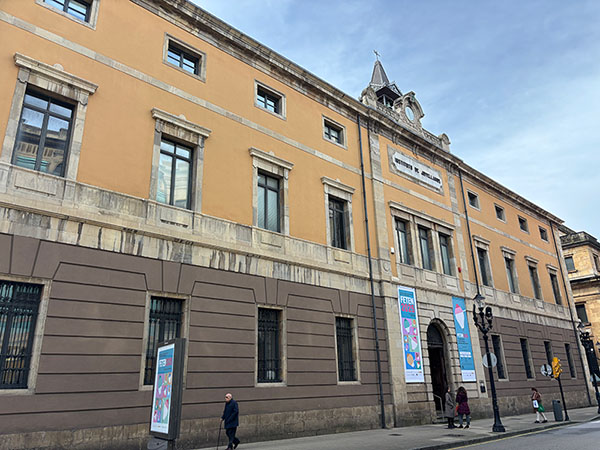 El Instituto de Mineralogía y Náutica pasó a ser Instituto de Jovellanos en su segunda sede en la calle Jovellanos de Gijón