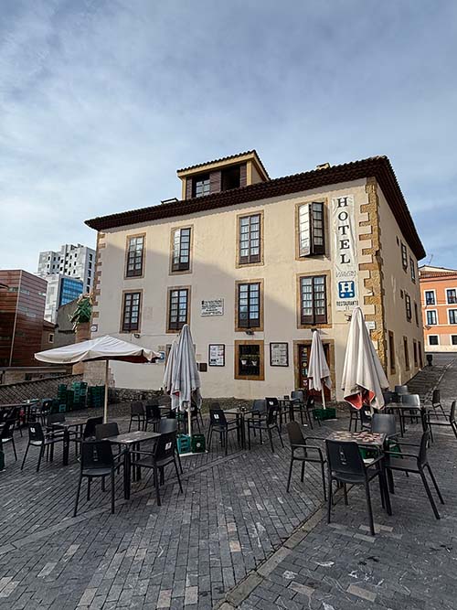 Instituto de Mineralogía y Náutica, primera sede en Gijón