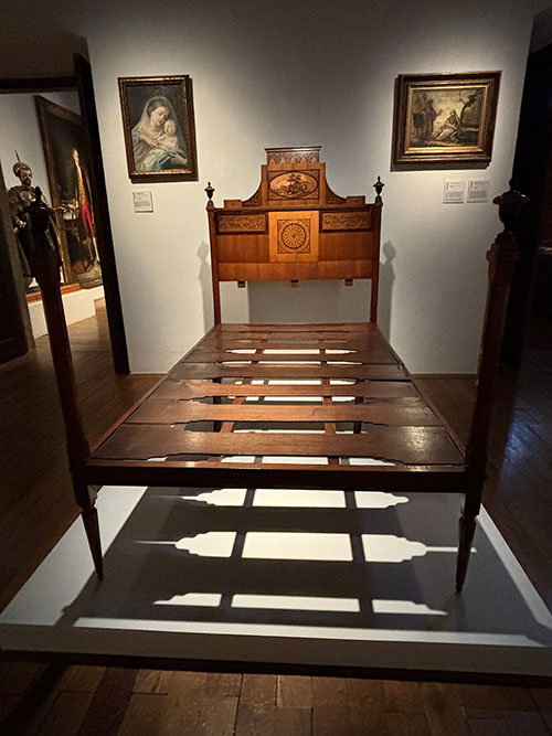 Cama usada por Jovellanos durante su época de reclusión en el castillo de Bellver