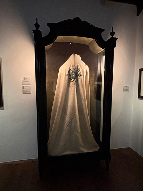 Manto de Caballero de la Orden de Alcántara de Jovellanos