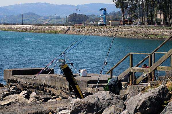 Pescando en la ría de Villaviciosa