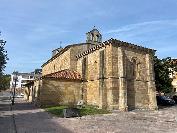 Iglesia de Santa María de la Oliva en Villaviciosa en Asturias
