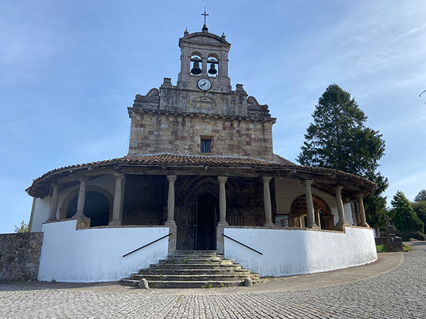 Iglesia de San Juan de Amandi en Villaviciosa en Asturias