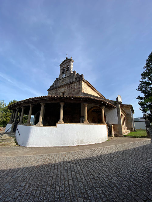 Iglesia de San Juan de Amandi en Villaviciosa en Asturias
