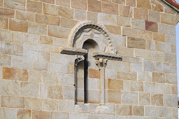 Iglesia de Santa Eulalia de la Lloraza en Villaviciosa en Asturias