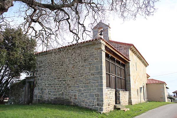 Iglesia de Santa Eulalia de la Lloraza en Villaviciosa en Asturias