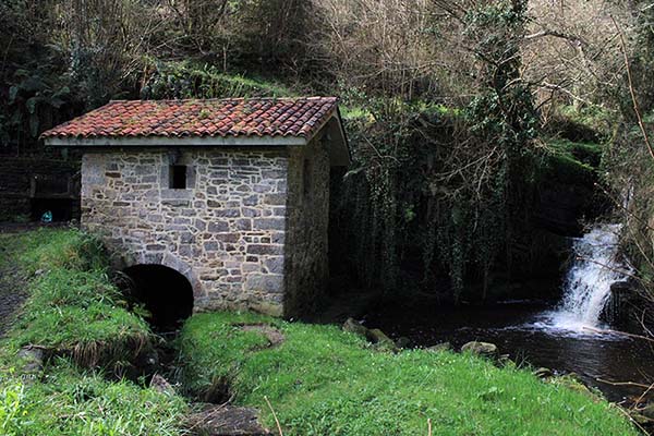 Molino rehabilitado en la población de Tazones en Villaviciosa en Asturias
