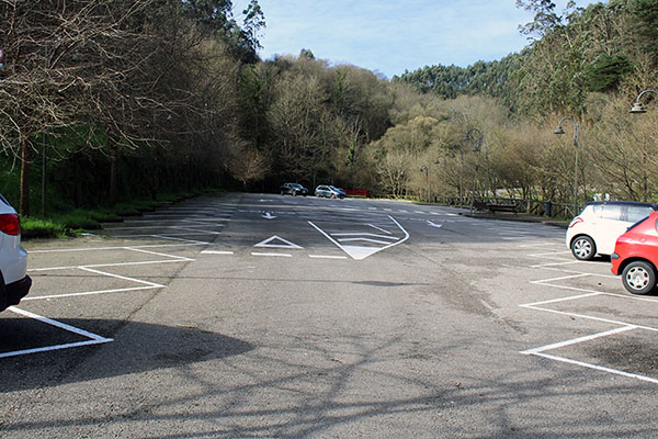 Aparcamiento para turismos en Tazones en Villaviciosa en Asturias