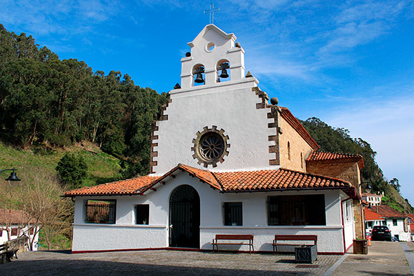 Iglesia de San Miguel de Tazones en Villaviciosa en Asturias