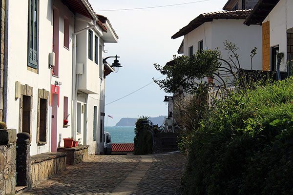 Pueblo pesquero de Tazones en Villaviciosa en Asturias