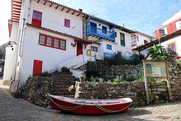 Pueblo pesquero de Tazones en Villaviciosa en Asturias