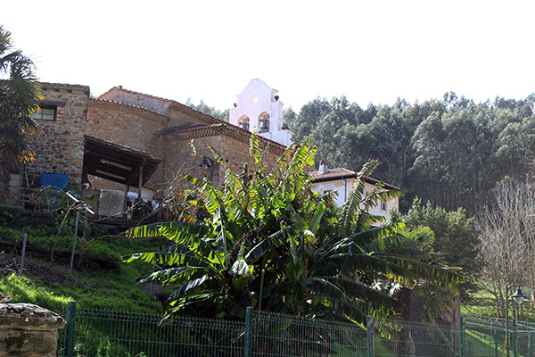 Iglesia de San Miguel de Tazones en Villaviciosa en Asturias