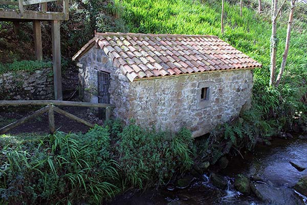 Molino rehabilitado en la población de Tazones en Villaviciosa en Asturias