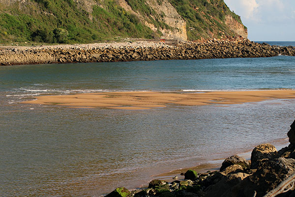 Desembocadura de la ría de Villaviciosa en Asturias