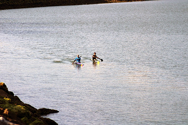 Piraguas en la ría de Villaviciosa en Asturias