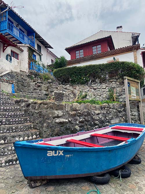 Pueblo pesquero de Tazones en Villaviciosa en Asturias