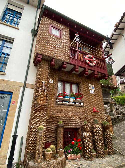 Pueblo pesquero de Tazones en Villaviciosa en Asturias