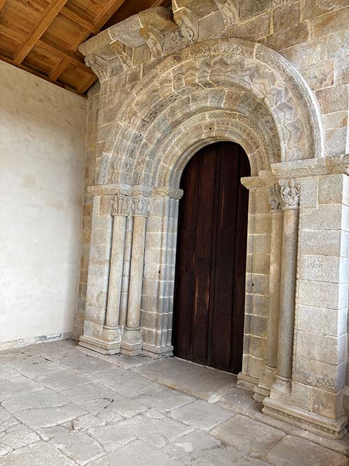 Iglesia de Santa Eulalia de la Lloraza en Villaviciosa en Asturias