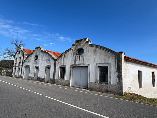 Edificación "el calieru" en la ría de Villaviciosa